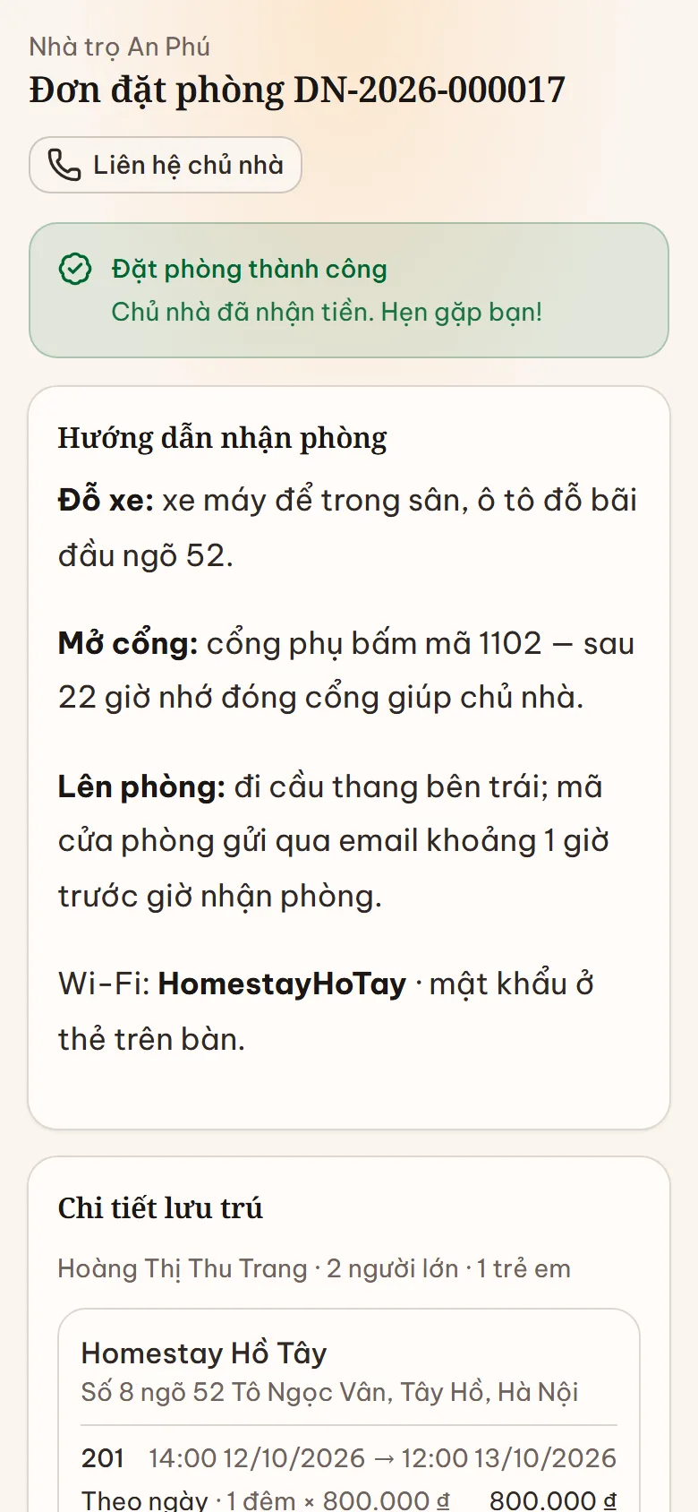 Trang đơn của khách trên điện thoại sau khi đặt phòng thành công, có khối Hướng dẫn nhận phòng với các bước đỗ xe, mở cổng, lên phòng