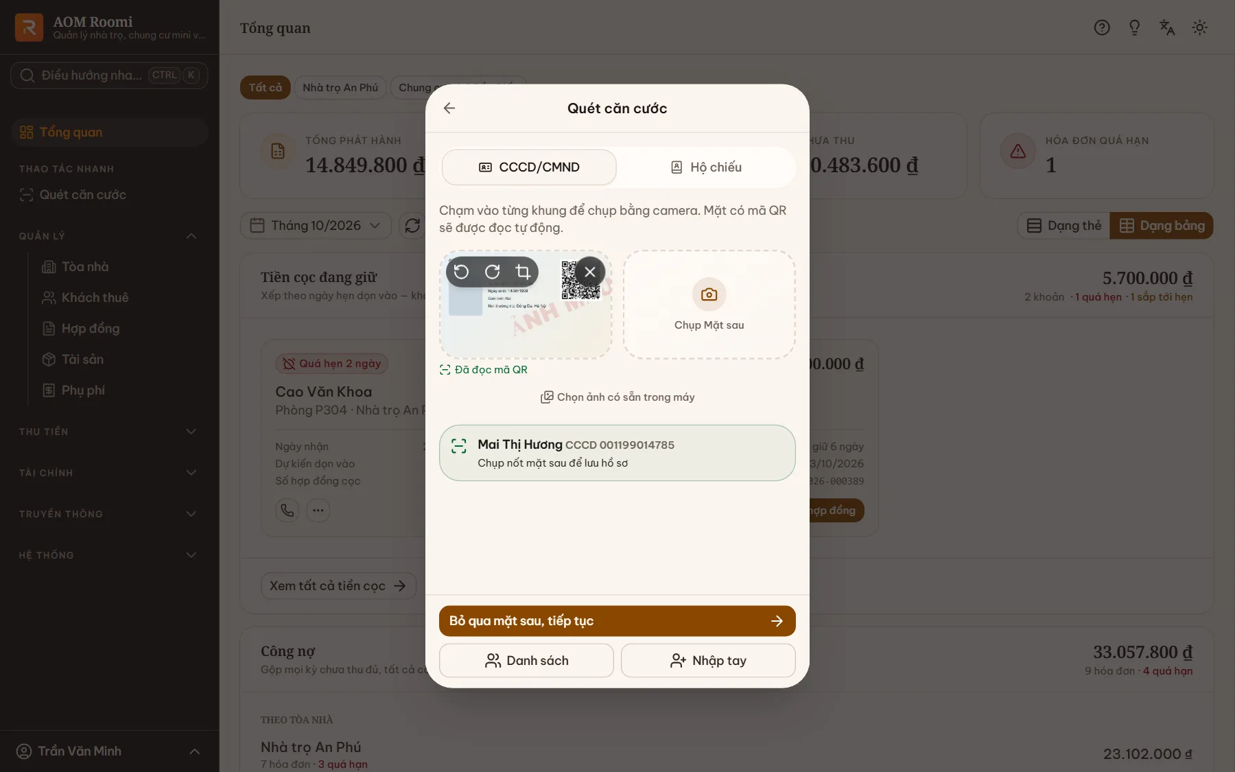 Màn Quét căn cước với khung Mặt trước đã chụp và đã đọc được mã QR, khung Mặt sau đang chờ chụp
